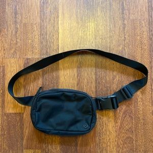 Lululemon Everywhere Belt Bag